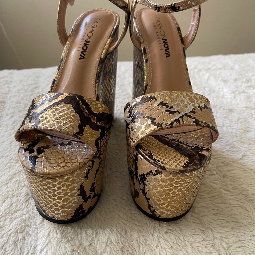 Woman Fashion Nova Wedges